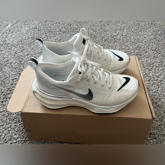 Women’s Nike ZoomMX Invincible Run FK3 - Picture 4 of 8